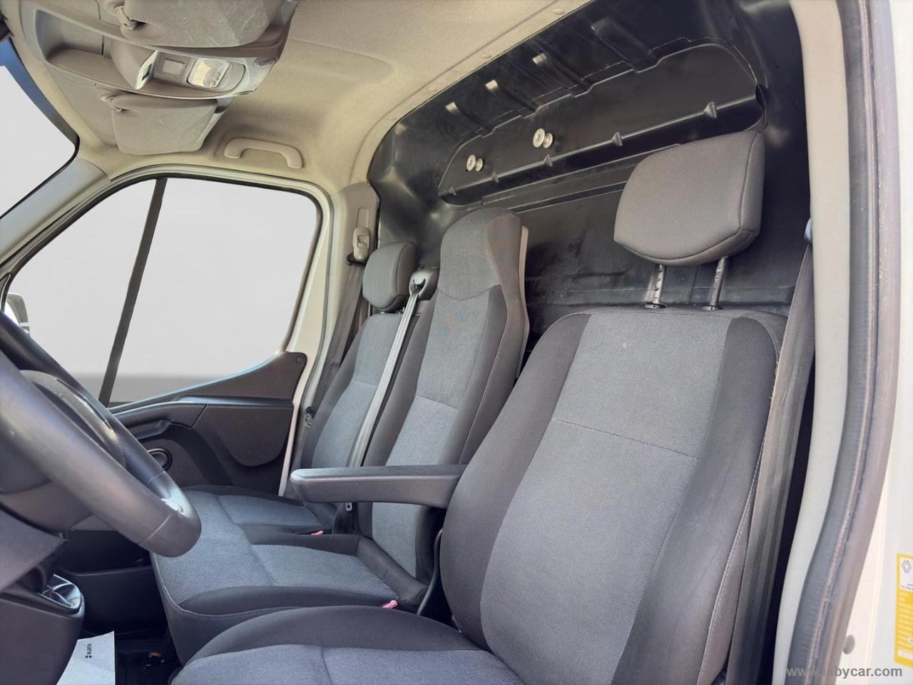 Master T28 2.3dCi135 PC-TM Furg. Ice