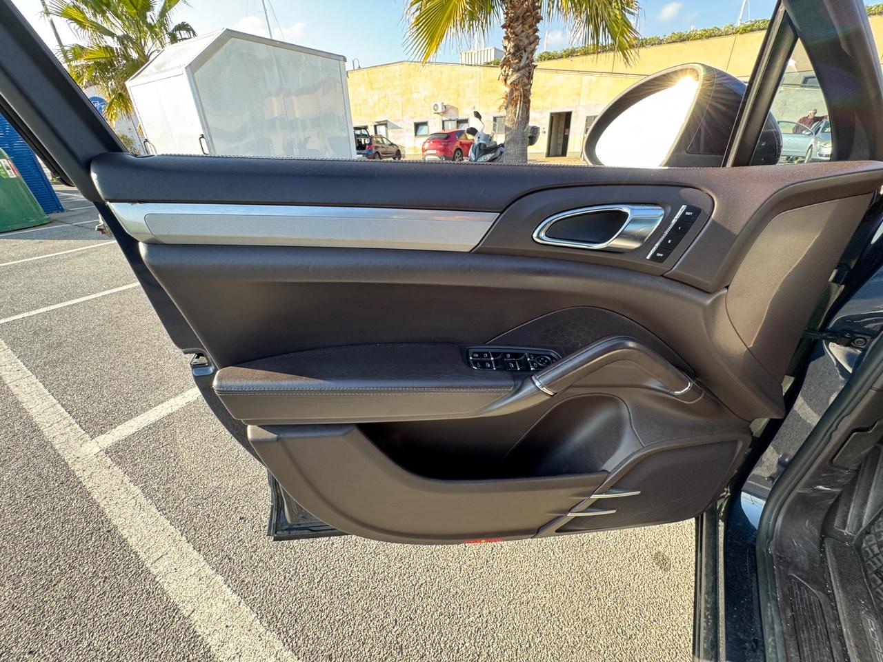 PORSCHE CAYENNE 3.0D 245CV EXTRA FULL 2011 12 MESI DI GARANZIA