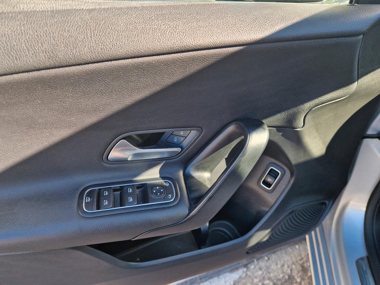 Mercedes-benz A 200 d Automatic Premium Sedan