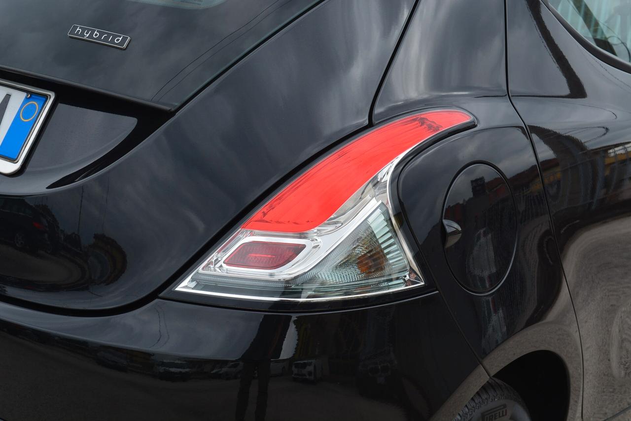 Lancia Ypsilon 1.0 FireFly 5 porte S&S Hybrid Ecochic Gold