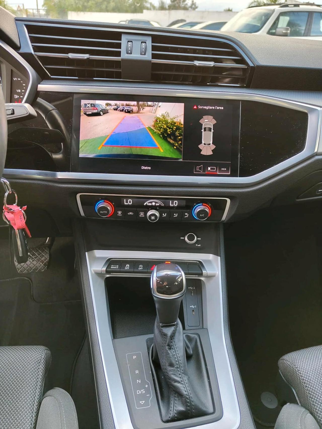 Audi Q3 SPB 35 TDI Identity Black S tronic - 2022