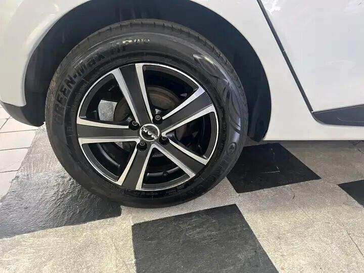 RENAULT CLIO "COSTUME NATIONAL" 1.2 BENZINA - NEOPATENTATI - UNICO PROPRIETARIO - GARANZIA