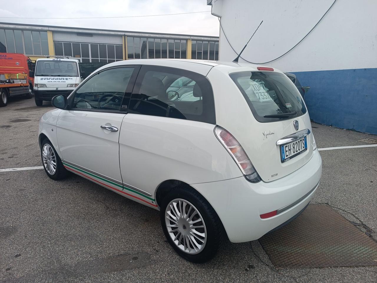Lancia Ypsilon 1.2 69 CV Unyca
