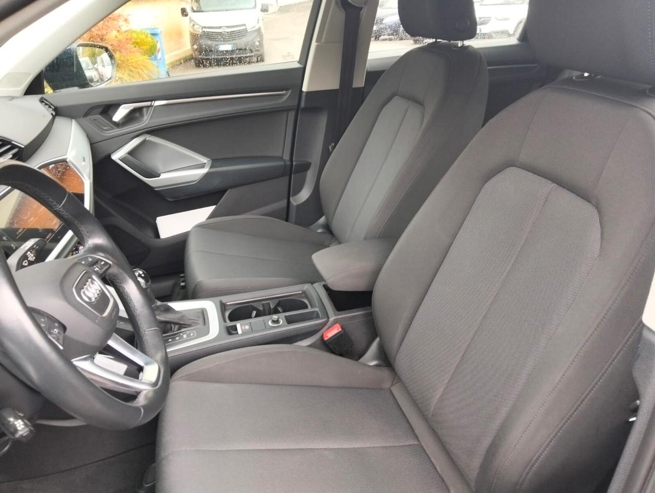 Audi Q3 35 TDI S tronic Business