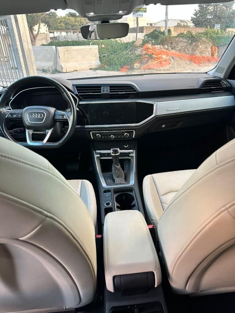 Audi Q3 35 TDI S tronic Business