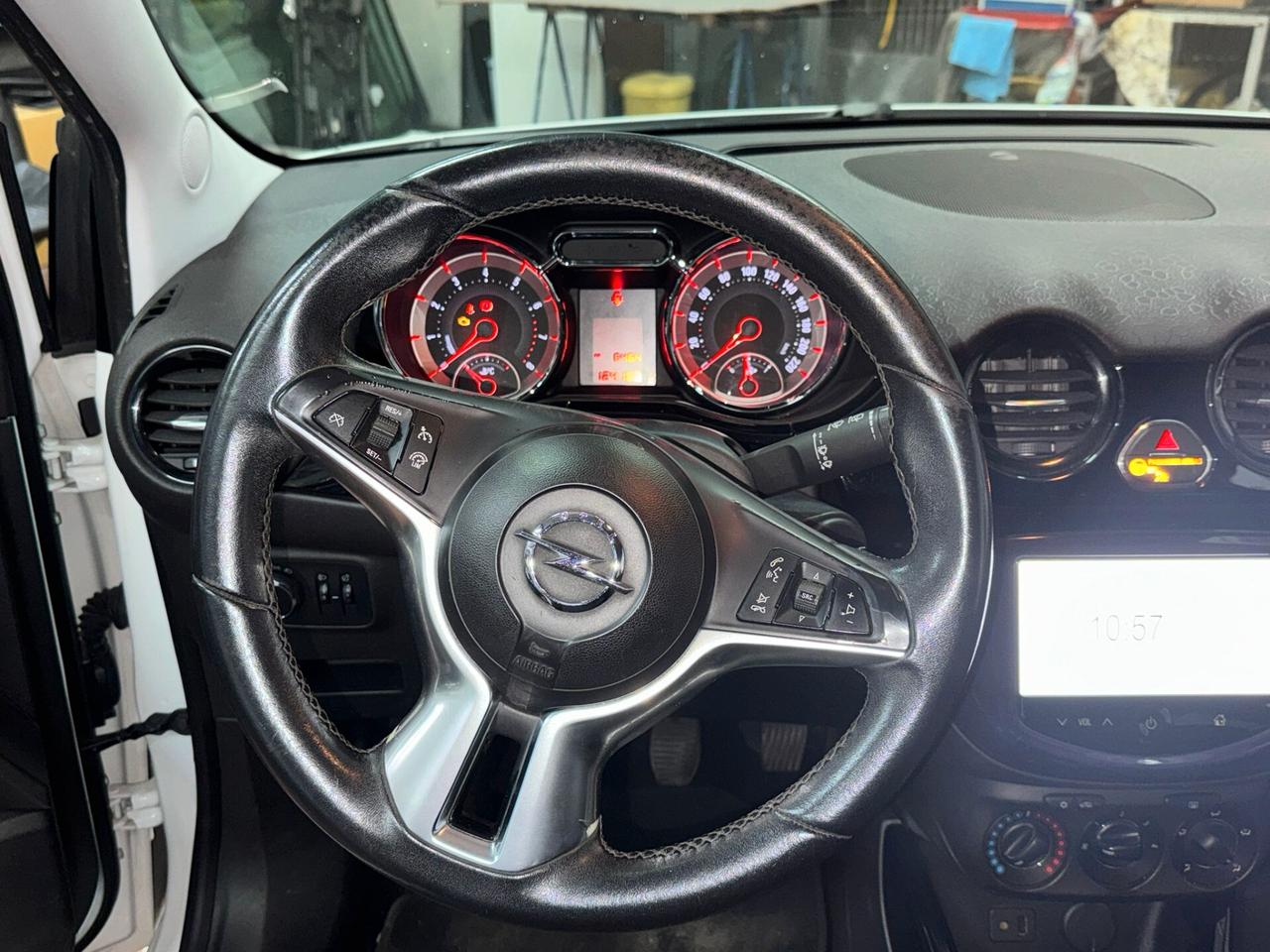 Opel Adam 1.2 70 CV White-Black