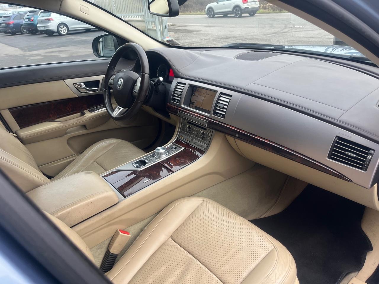 Jaguar XF 2.7D V6 Premium Luxury Grandinata