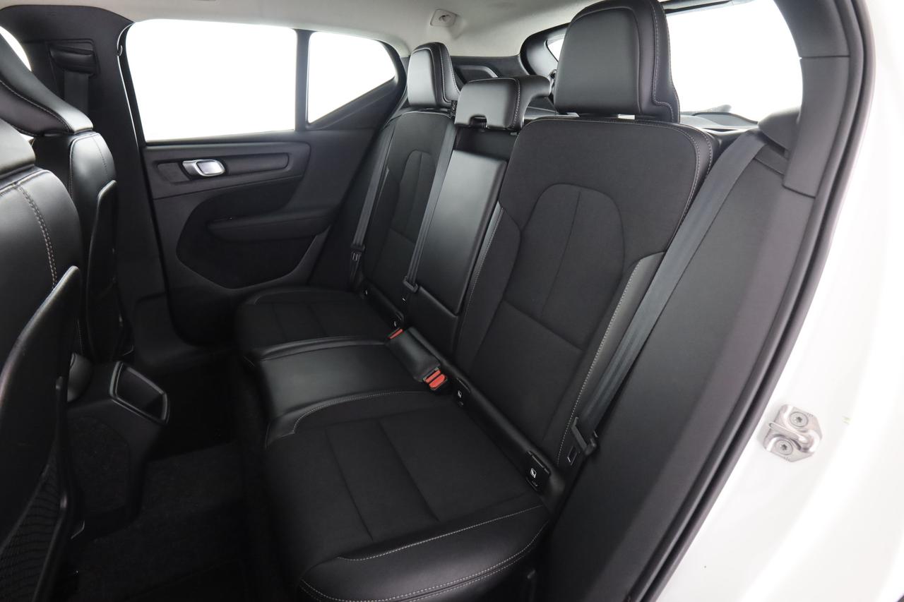 VOLVO XC40 (2017--->) XC40 D4 AWD Geartronic Business Plus/Momentum Pro