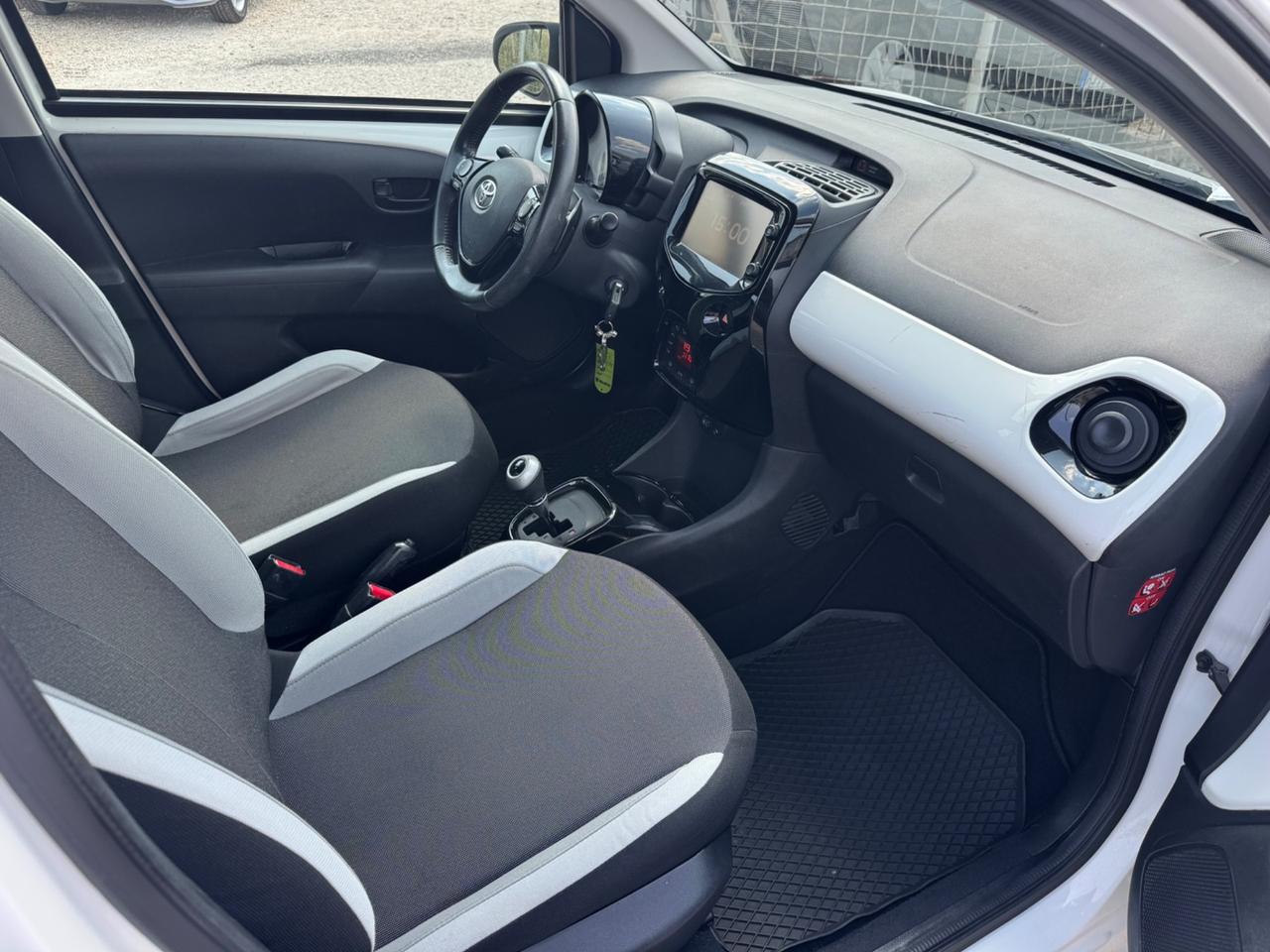 Toyota Aygo 1.0 VVT-i 69 CV 5 porte x-clusiv MMT