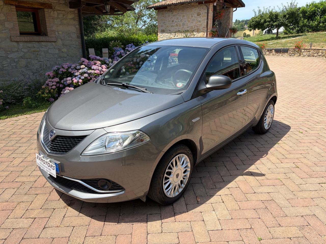 Lancia Ypsilon 1.2 69 CV 5 porte Gold OK NEOPATENTATI