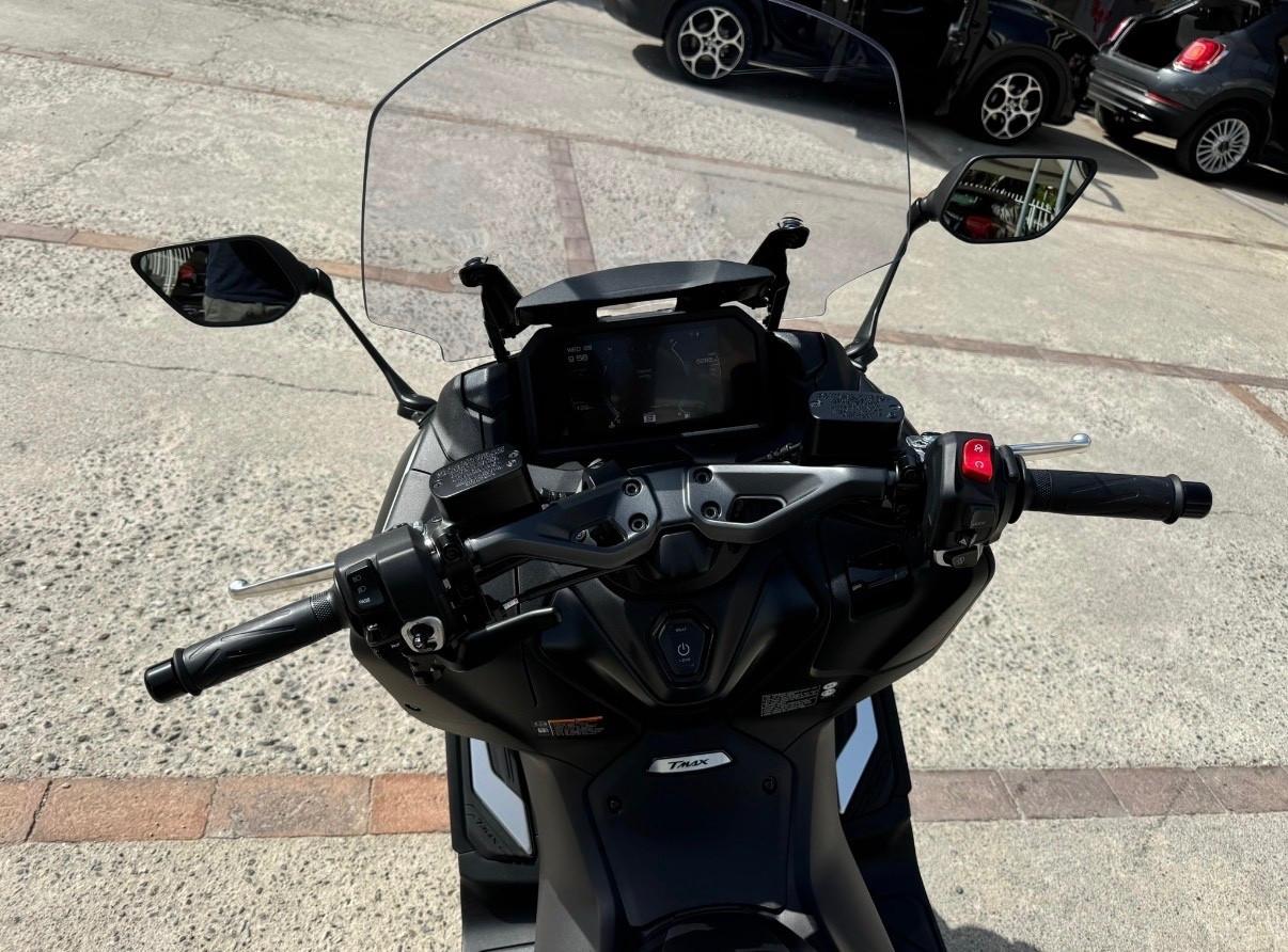 Yamaha T Max 560