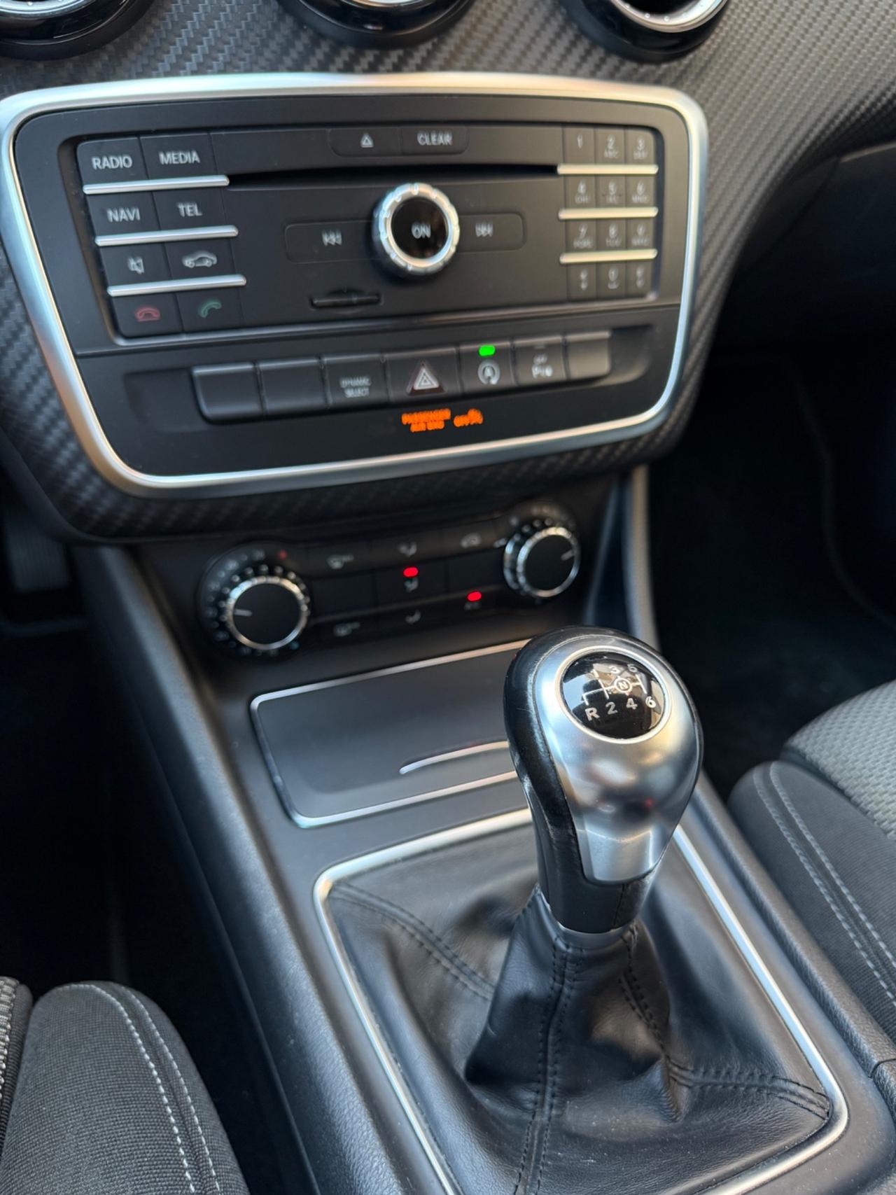 Mercedes GLA 180d Sport FARI LED-TELECAMERA