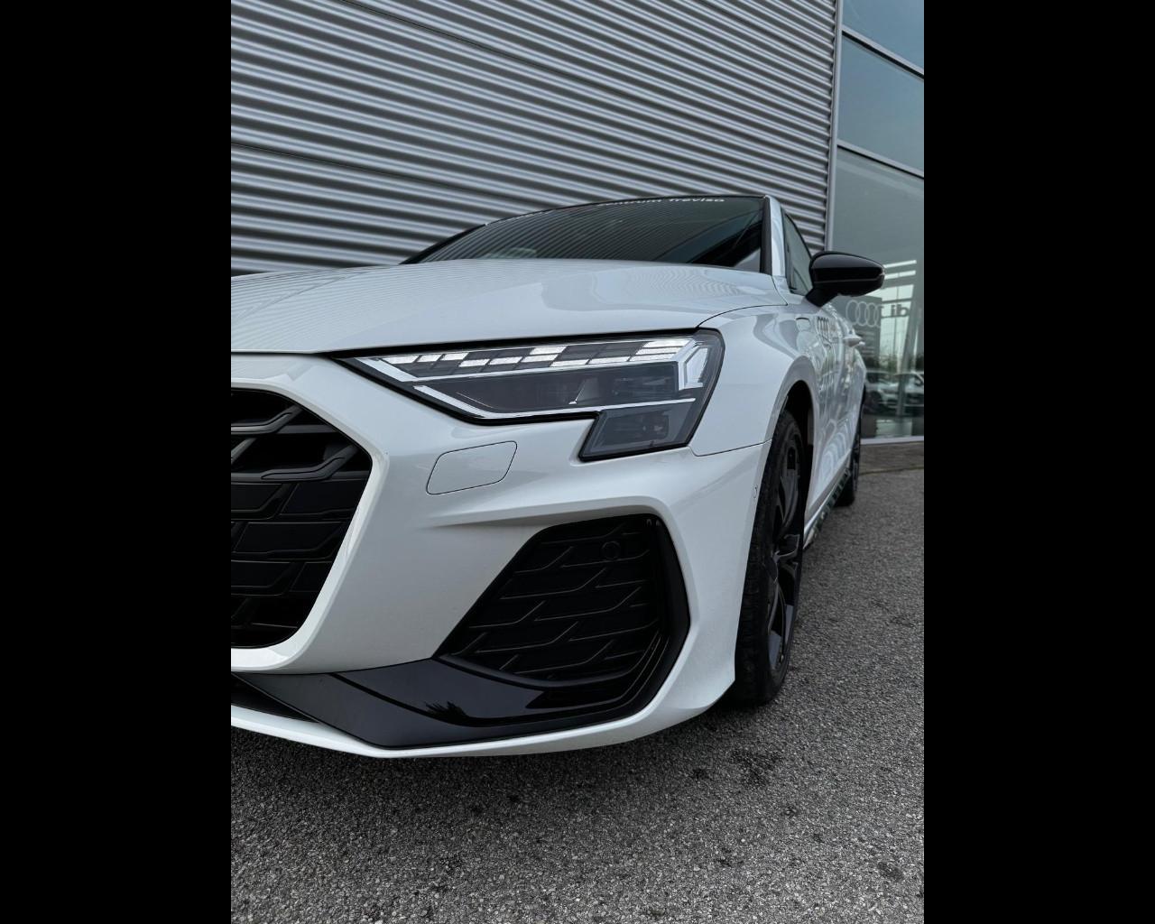 AUDI A3 SPORTBACK 45 TFSIe S-TRONIC S LINE EDITION