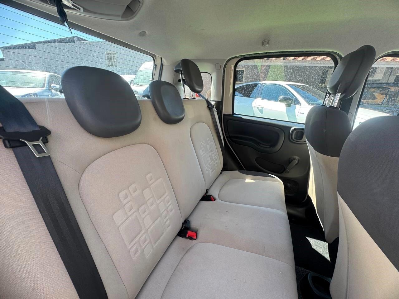 Fiat Panda 1.2 Lounge 04/2012 35000 KM