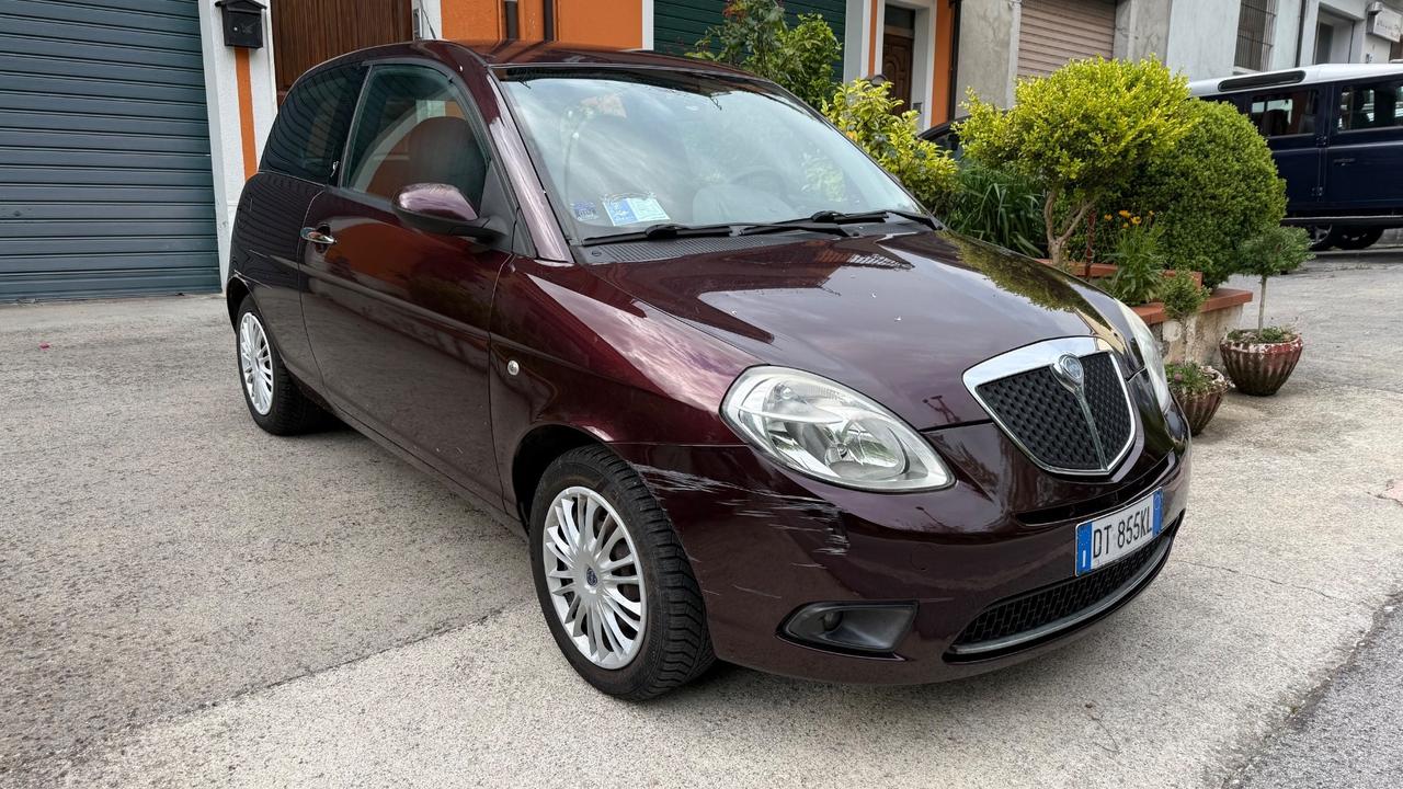 Lancia Ypsilon 1.3 MJT 75 CV Argento