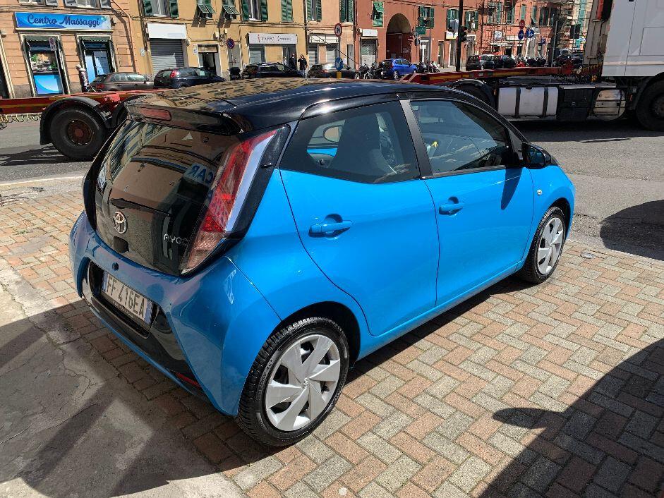 Toyota Aygo 1.0 VVT-i 69 CV 5 porte x-play - OK NEOPATENTATI