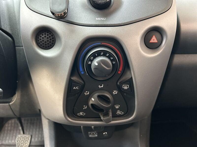 Toyota Aygo 1.0 x-cool 72 CV m-mt