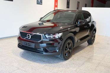 VOLVO XC40 2.0D D3 150CV 6M. MOMENTUM CORE ( FARI LED - COCKPIT - CRUISE - MIRROR - NAVI - SENSORI POST. - TELECAMERA POST. )