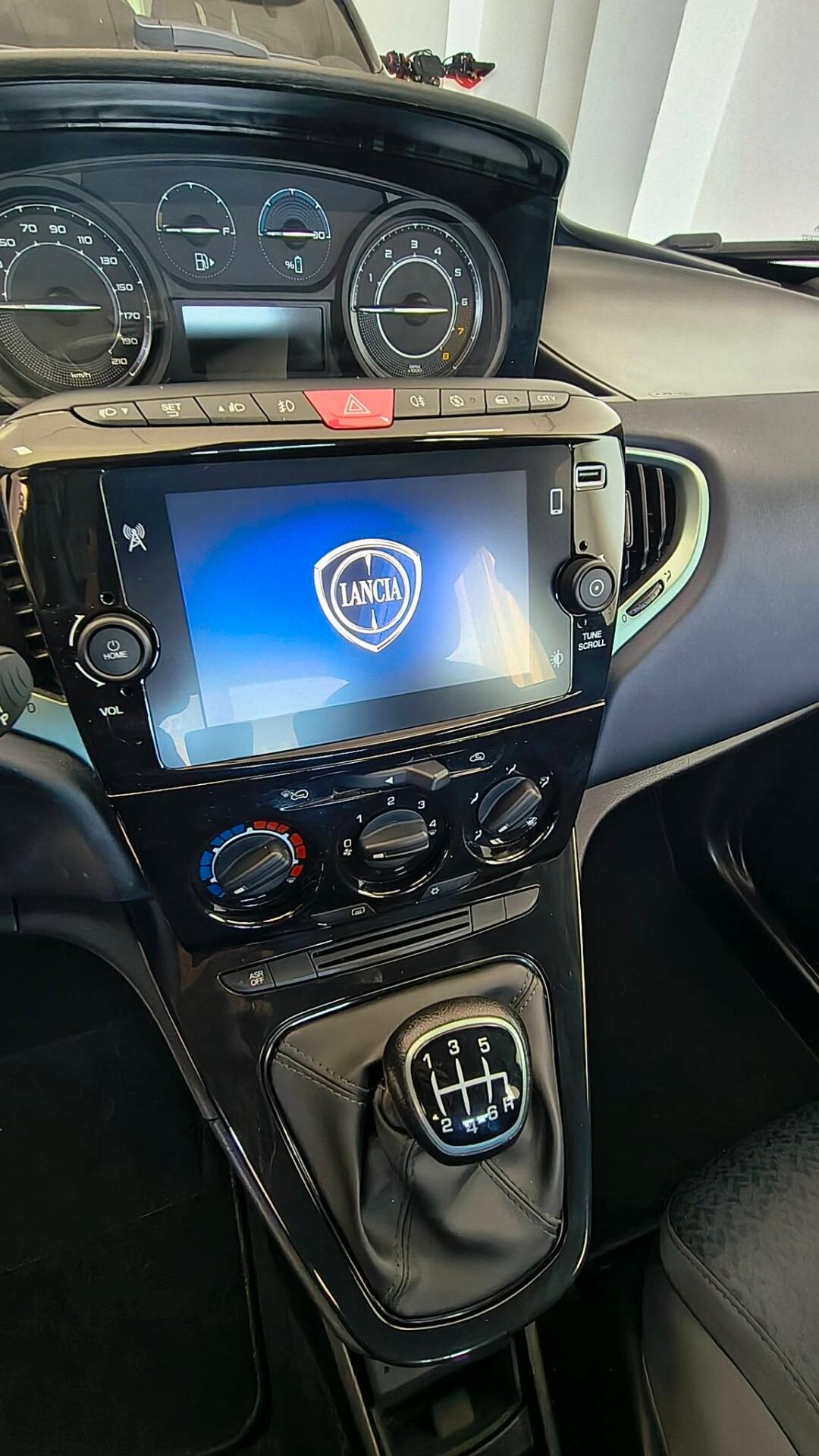 Lancia Ypsilon 1.0 FireFly 5 porte S&S Hybrid Gold