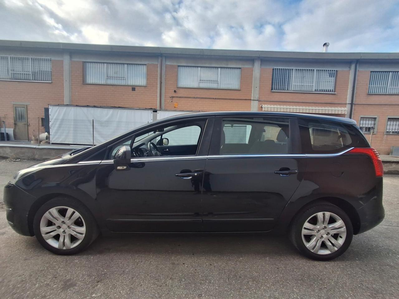 Peugeot 5008 1.6 HDi 115CV Allure 7 POSTI