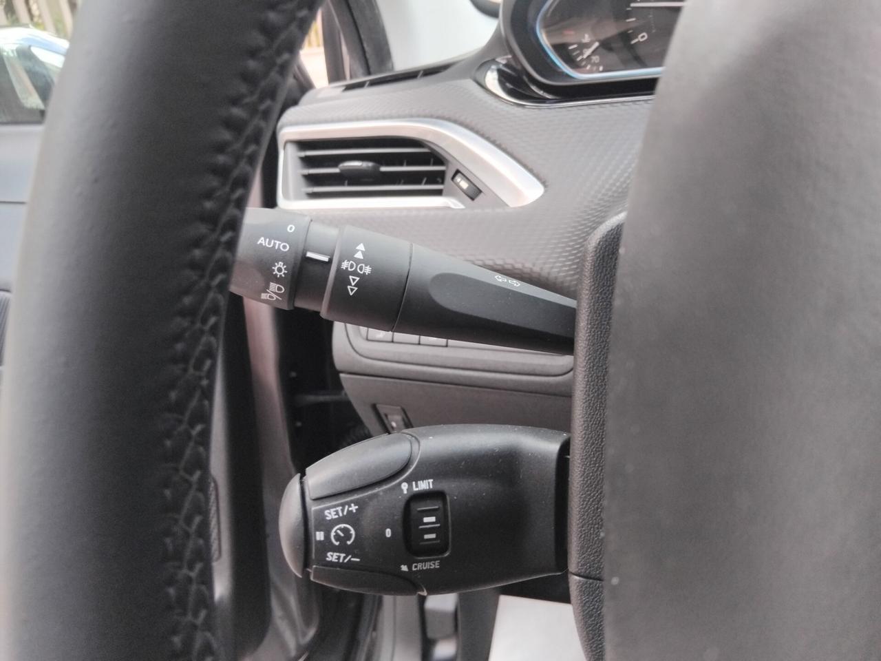 Peugeot 2008 1.6 Blue-HDi 120cv Allure