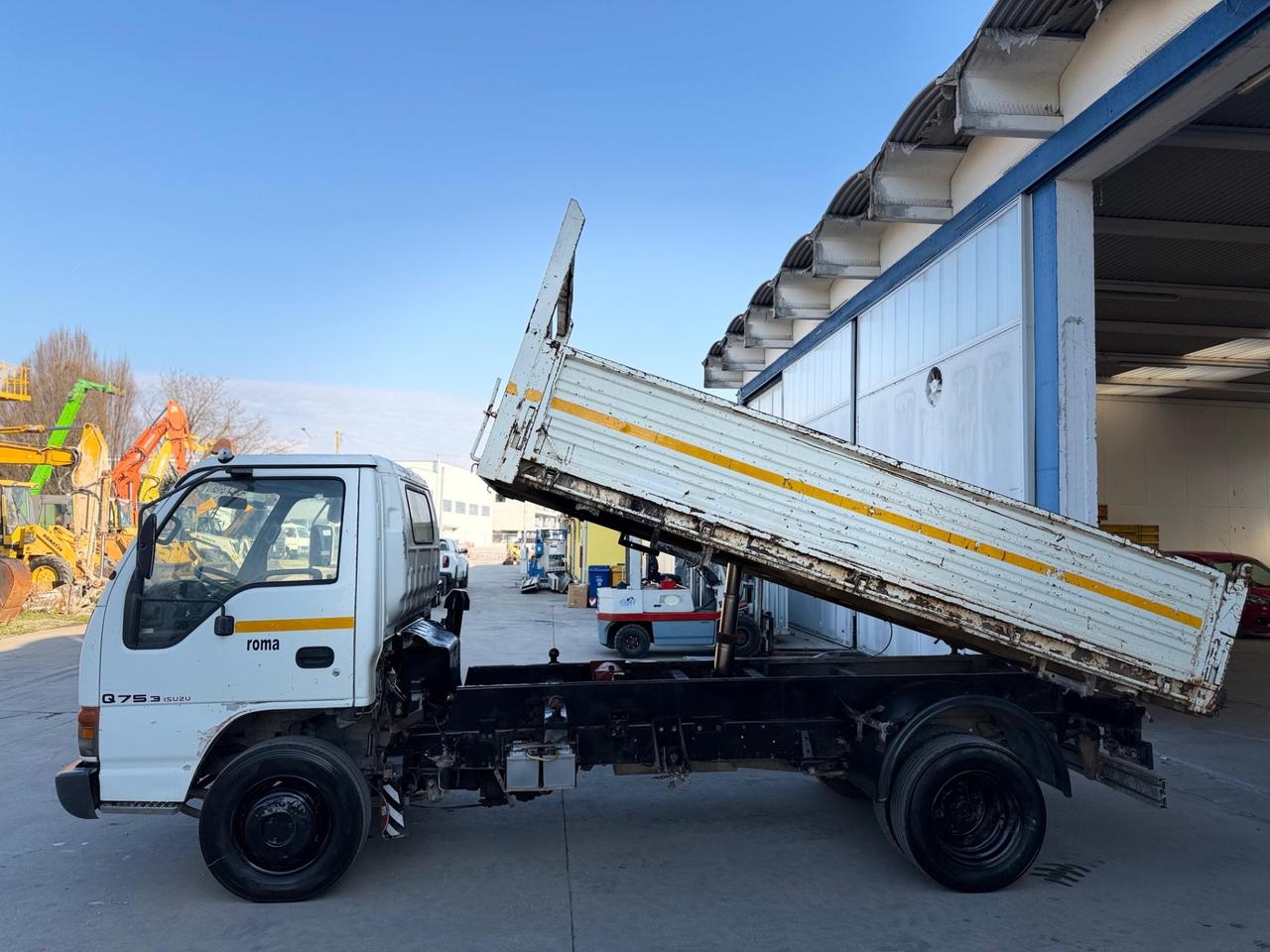 Autocarro ISUZU Q75.3 RIBALTABILE