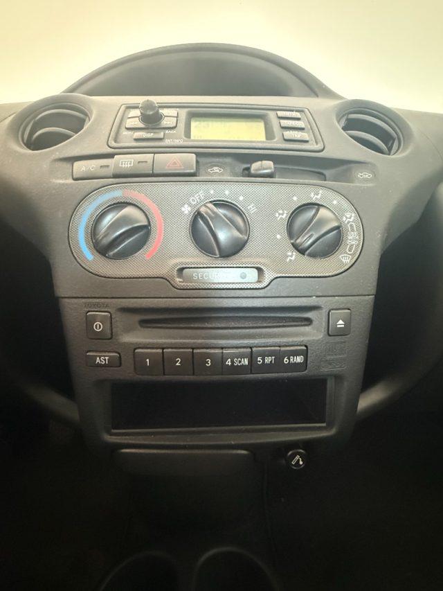 TOYOTA Yaris 1.0i 16V cat 3 porte Sol