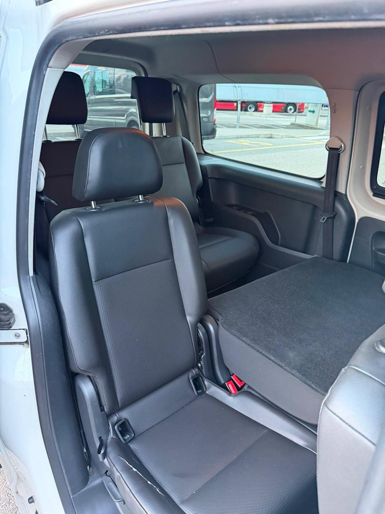 Volkswagen Caddy Maxi 7 posti 2.0 TDI PREZZO 11.990€