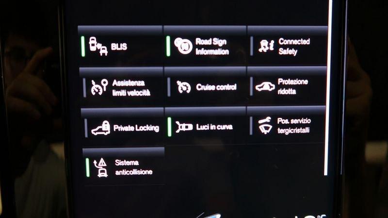 Volvo XC40 Recharge T5 Plug-in Hybrid Recharge Plus Bright