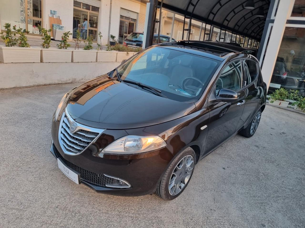 Lancia Ypsilon 1.3 MJT 95 CV TETTO E PELLE