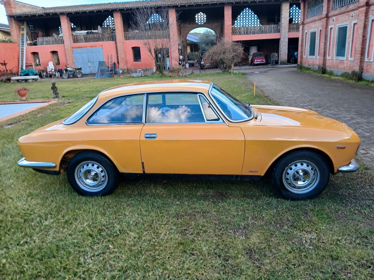 Alfa Romeo GT junior scalino prima serie