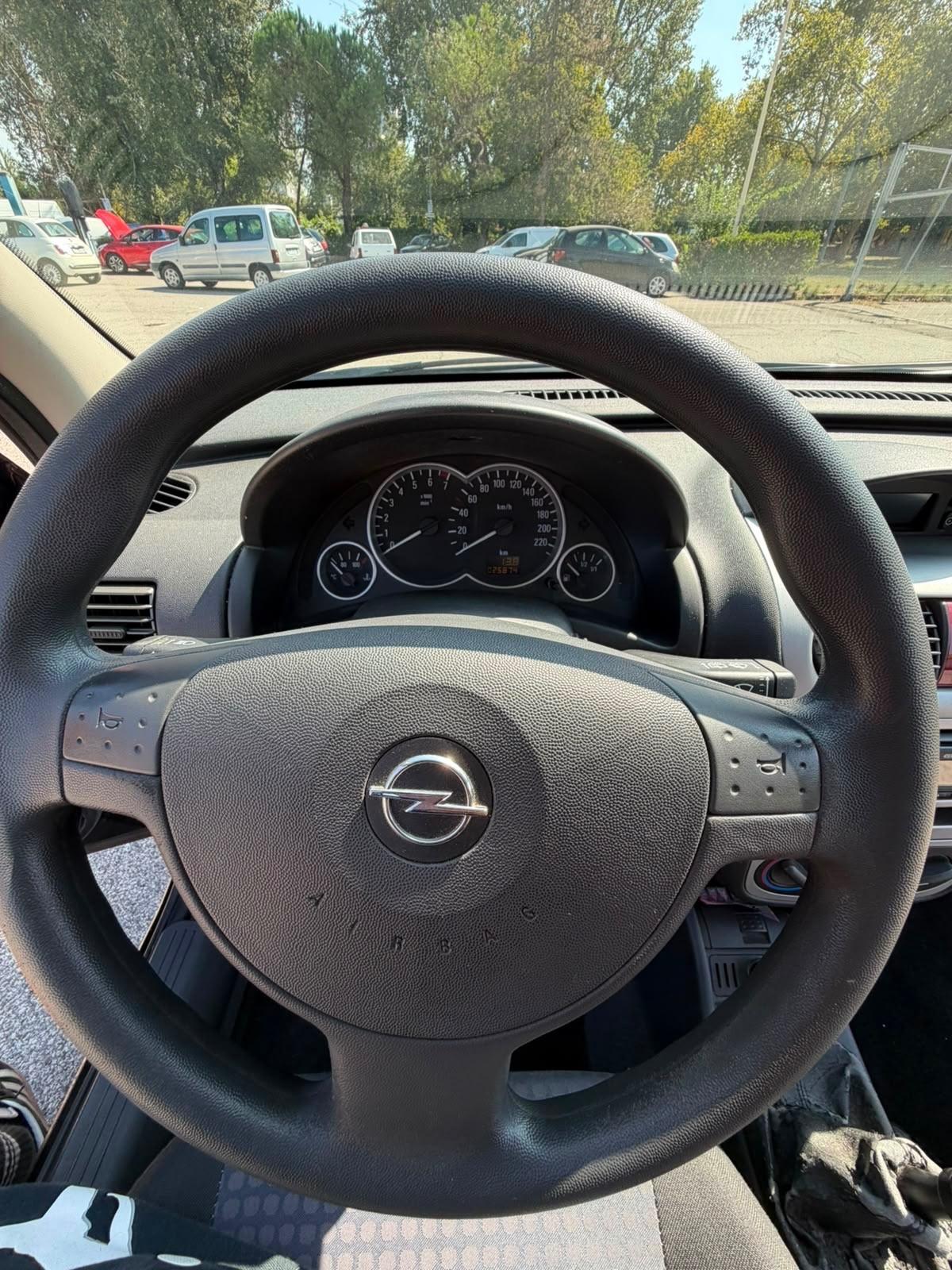 Opel Corsa 1.0 12V 3 porte // 25.000 km ///pari al nuovo