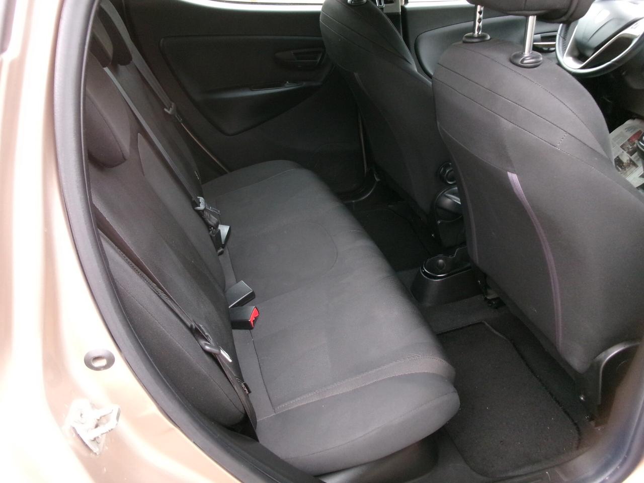 Lancia Ypsilon 1.0 FireFly 5 porte S&S Hybrid Ecochic Gold