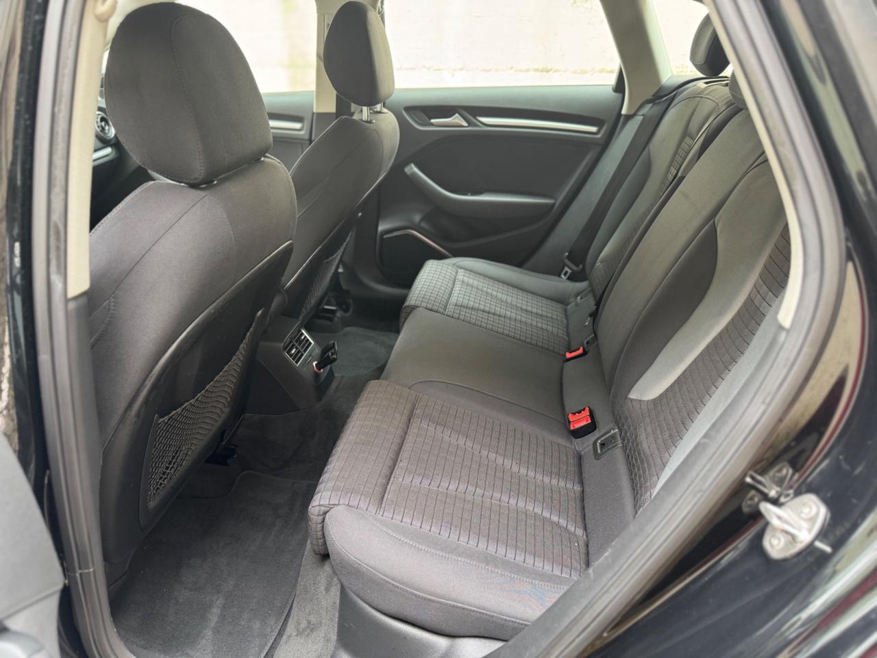 Audi A3 Sedan 2.0 TDI clean diesel quattro Ambition