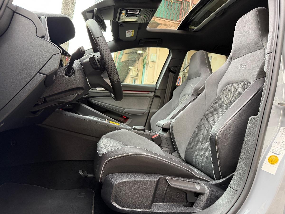 Volkswagen Golf 8 R-line 2.0 TDI 150 CV