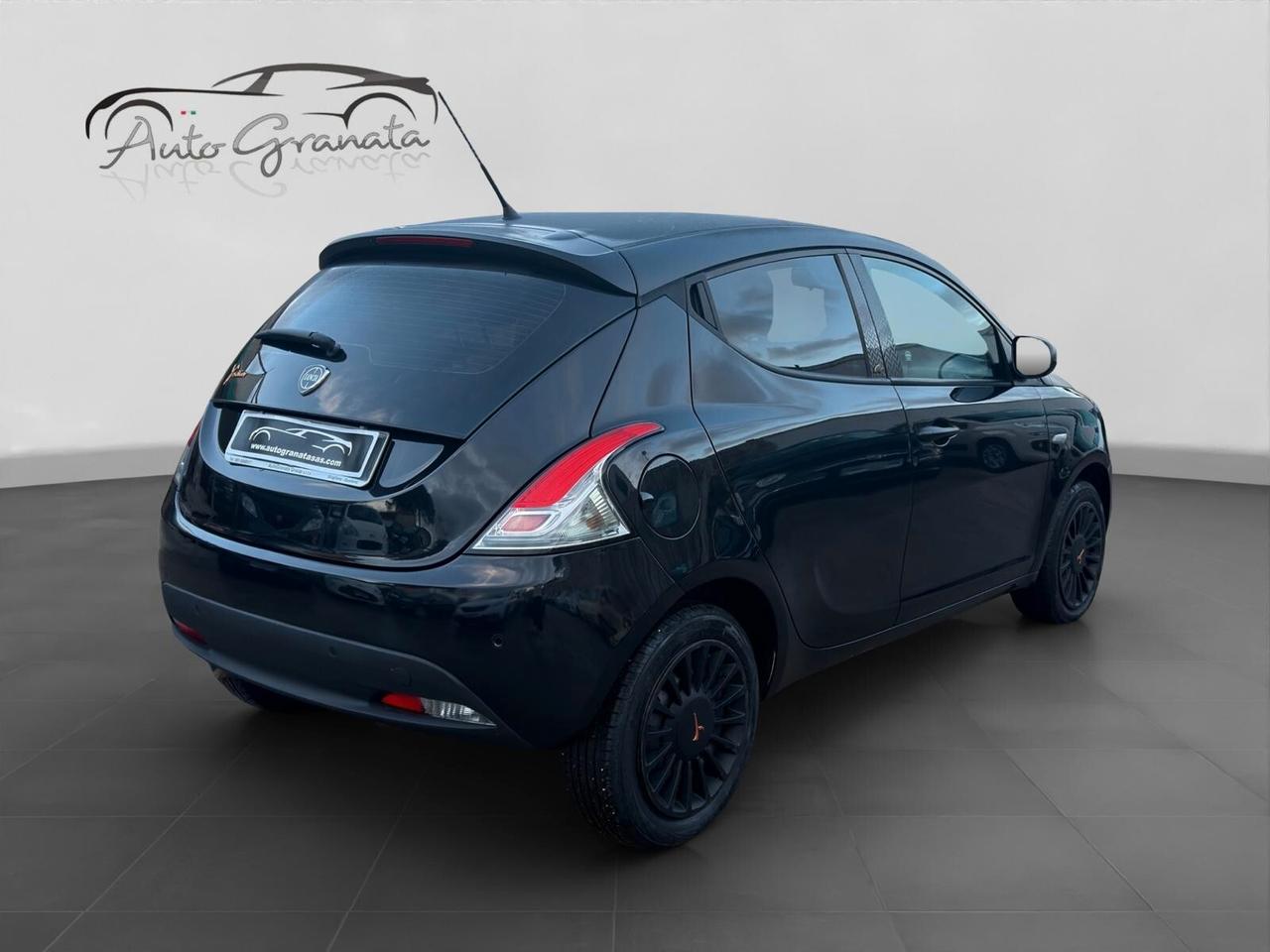 Lancia Ypsilon 1.2 69cv GPL Ecochic Black and Noir