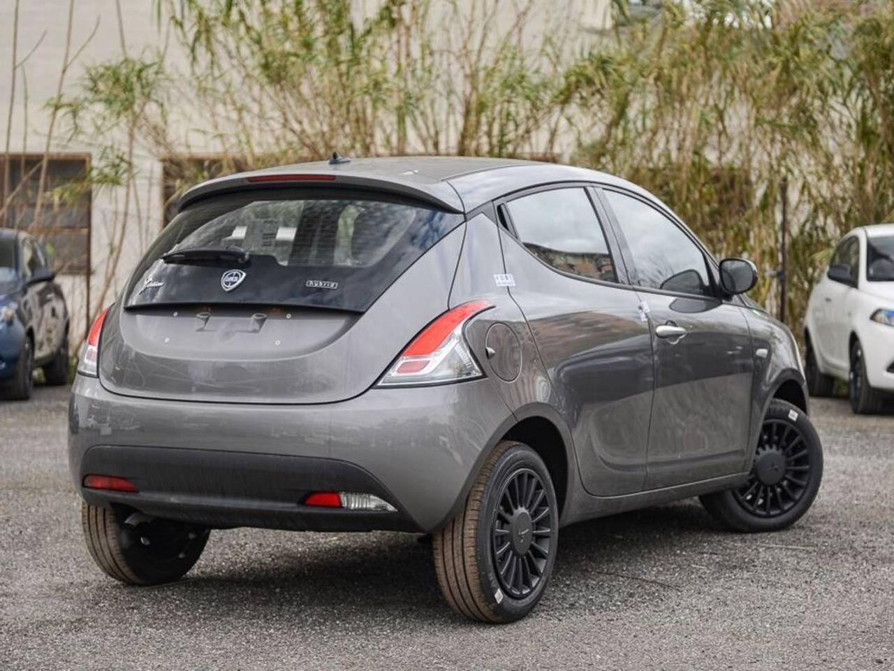 LANCIA Ypsilon III 2021 - Ypsilon 1.0 firefly hybrid Silver s&s 70cv