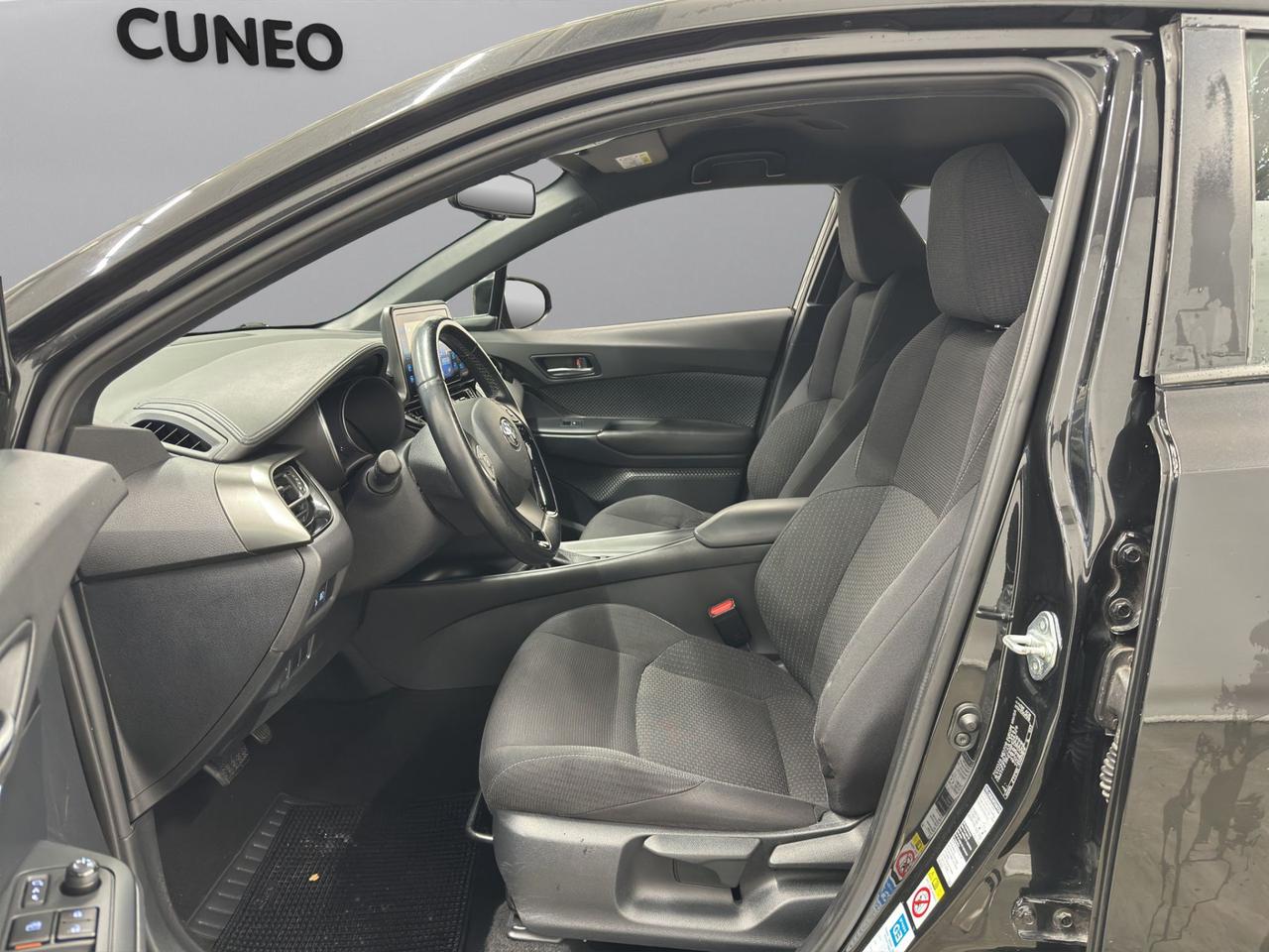 Toyota C-HR 1.8h Active 2wd e-cvt