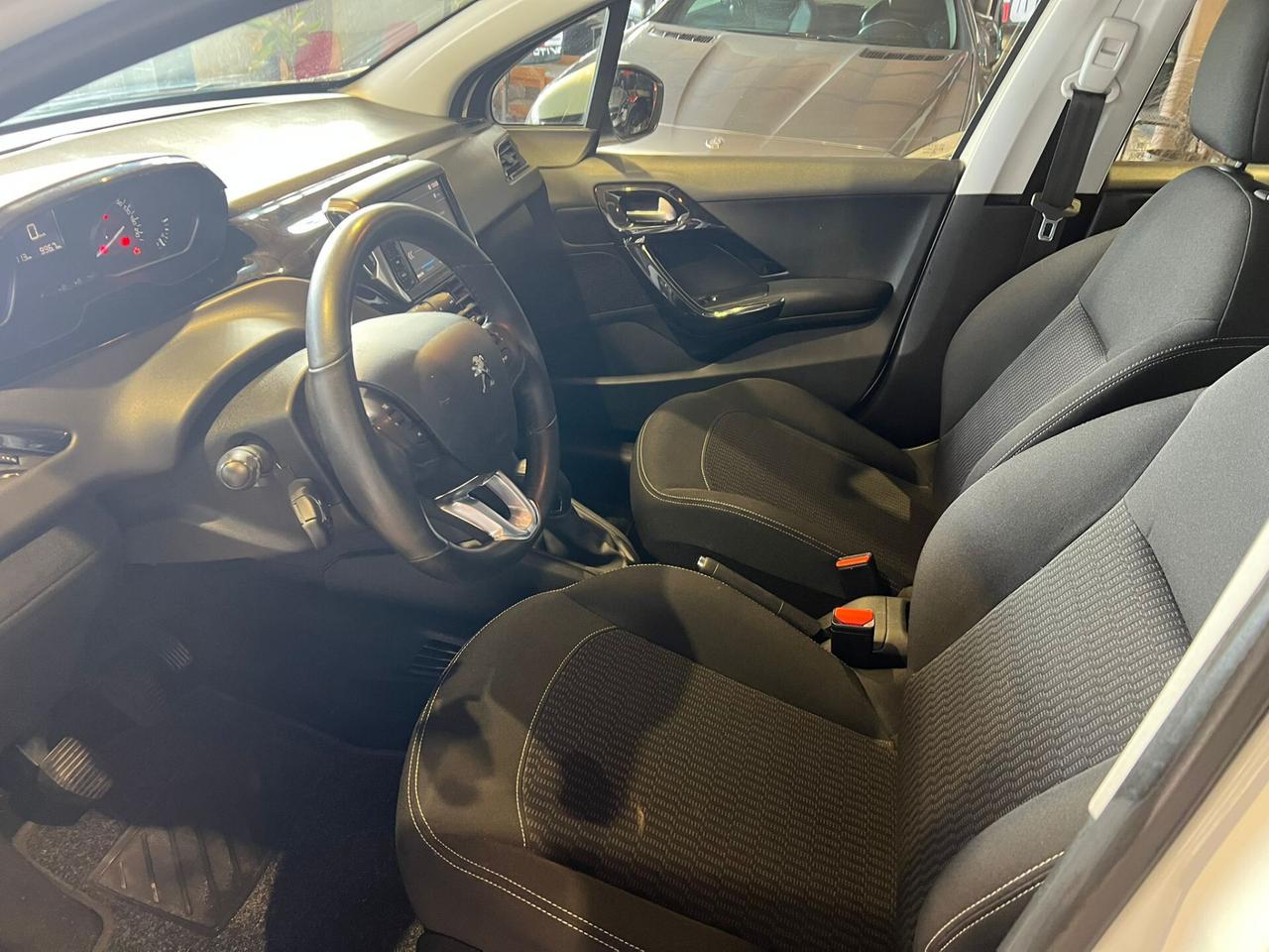 Peugeot 208 1.6 HDi 75 CV 90000 KM