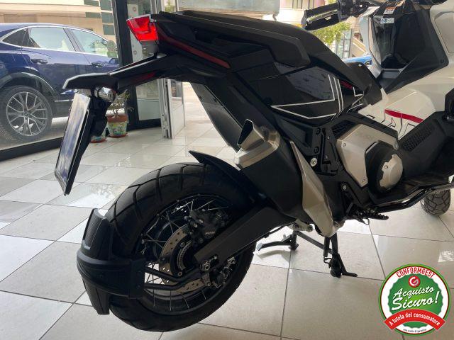 HONDA X-ADV 750 Special edition *3.900 Km