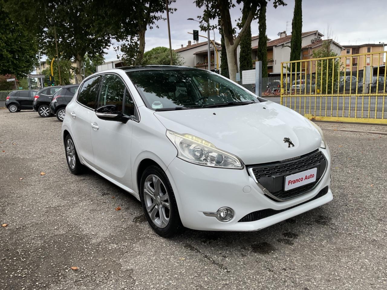 Peugeot 208 1.2 5 porte Allure OK NEOPATENTATI