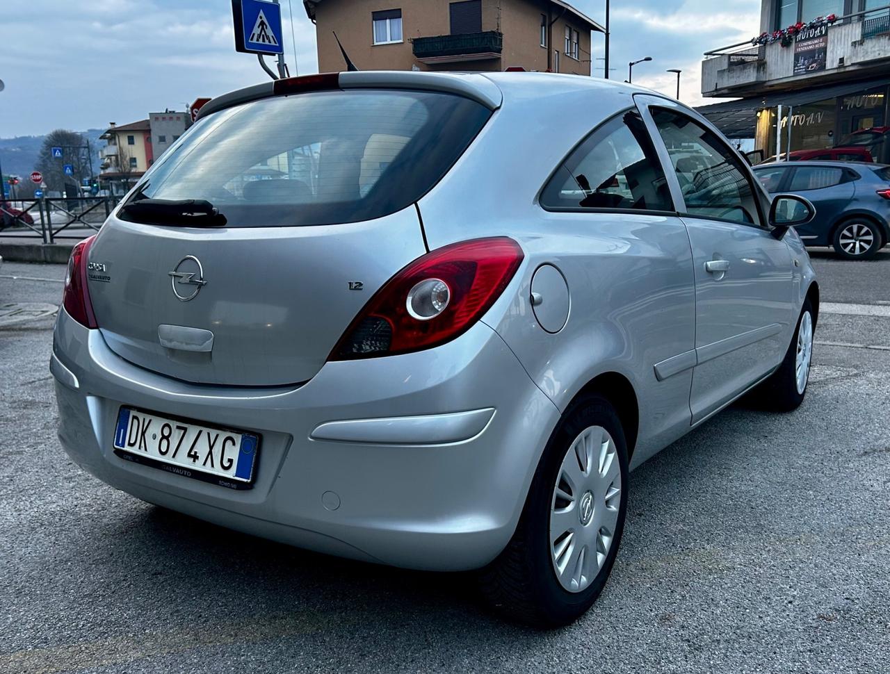 Opel Corsa 1.2 3 porte Sport