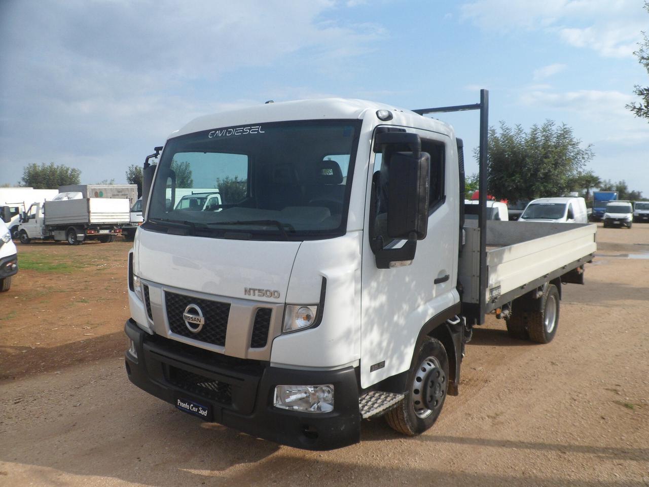 Nissan NT500 cassone fisso