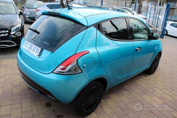 Lancia Ypsilon 1.0 69cv firefly hybrid gold