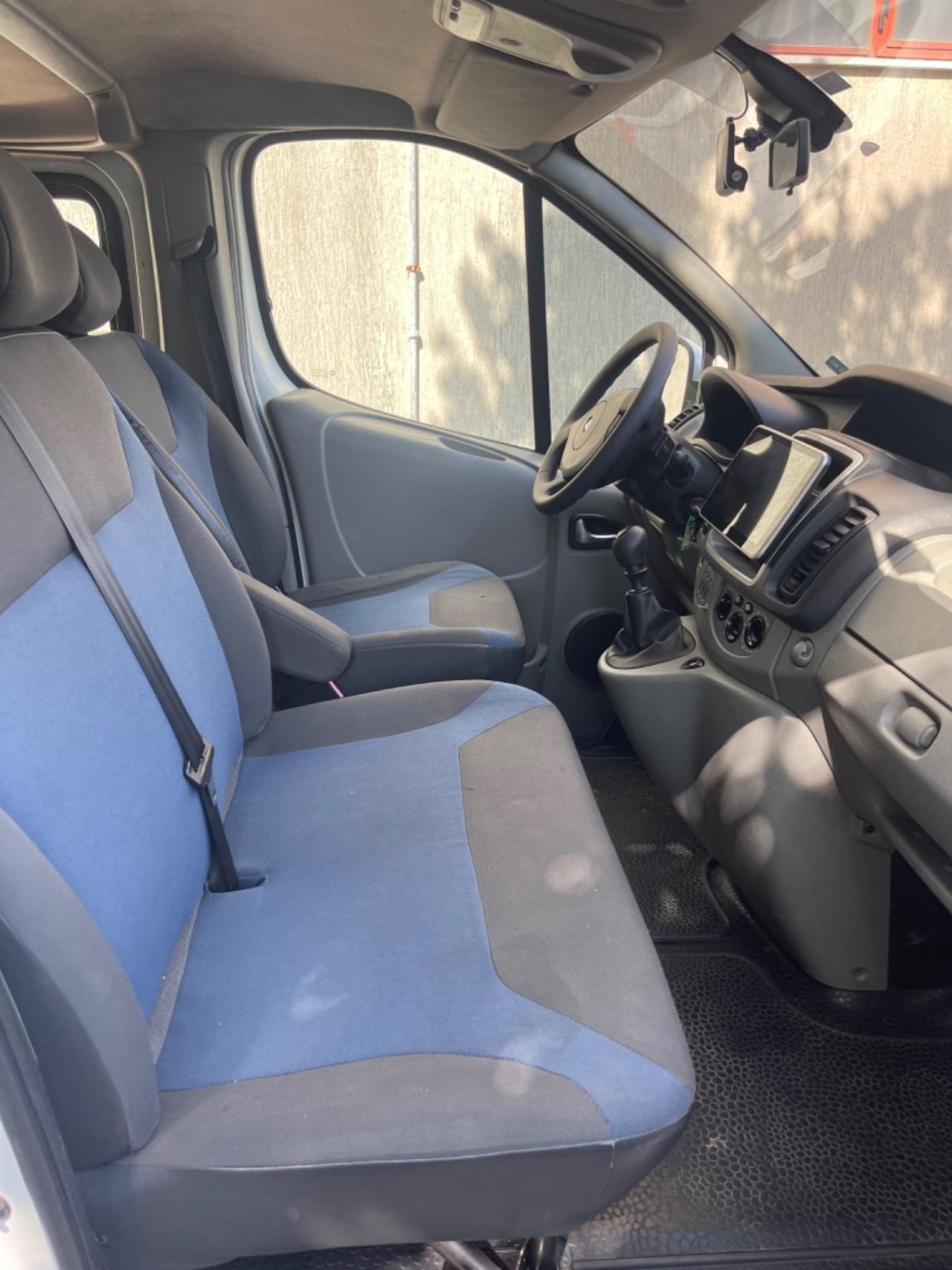 Renault Trafic T27 2.0 dCi/115 PC-TN Passenger Black Edition DPF