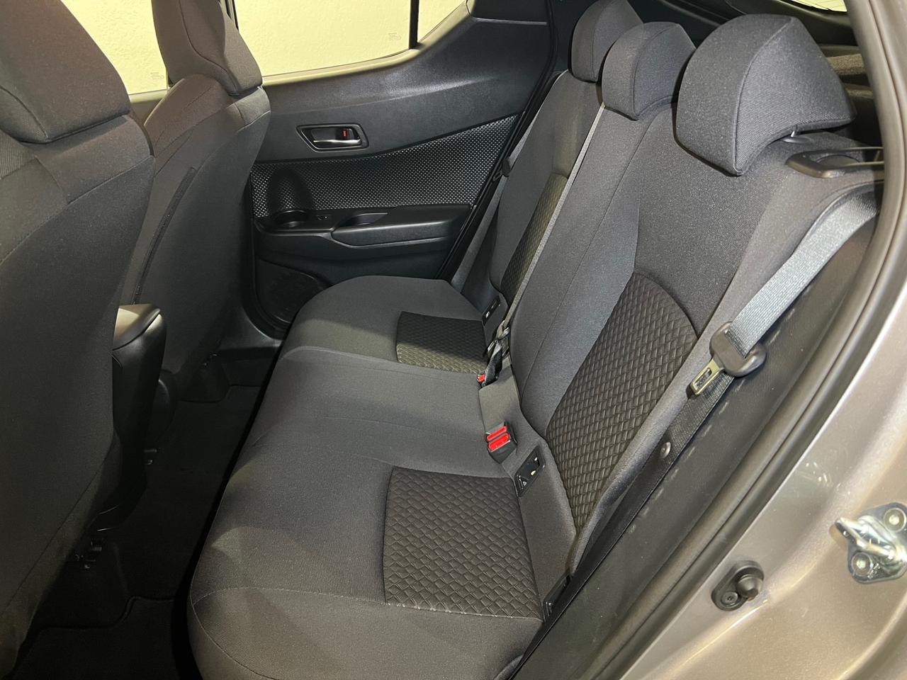 Toyota C-HR 1.8 Hybrid E-CVT Business