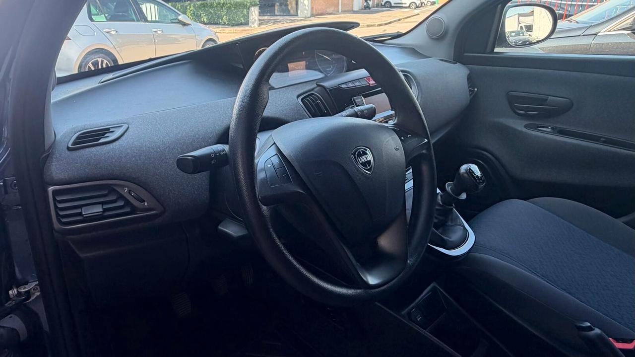 Lancia Ypsilon 1.0 FireFly 5 porte S&S Hybrid Alberta Ferretti