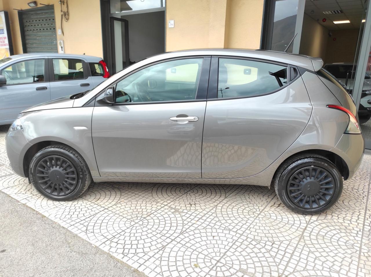 Lancia Ypsilon 2023 1.0 Hybrid Silver Plus BloccaCambio