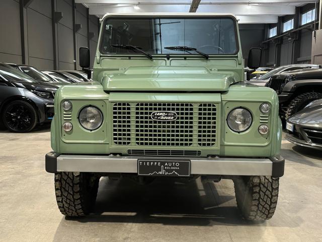 LAND ROVER Defender 110 2.2 TD4 Station Wagon Heritage Edition N1