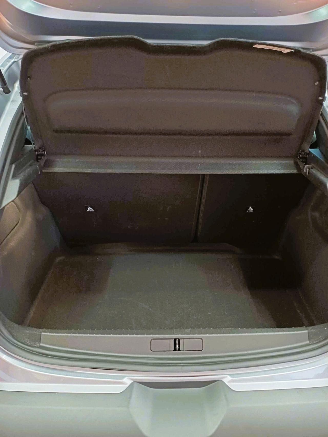 Lancia Ypsilon Hybrid e-DCT